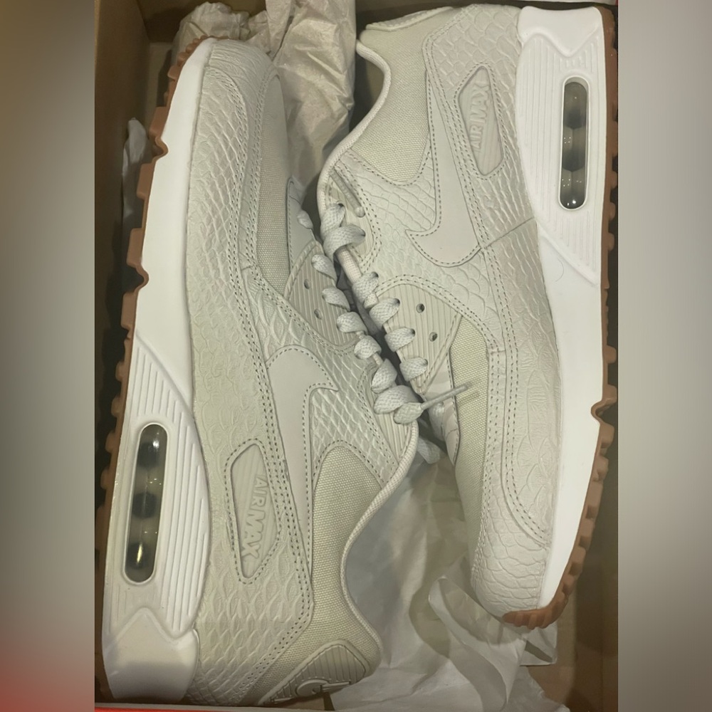 Women’s NIKE 🧡Air Max 90 🍦Cream 🆕 in 📦! Size 10.5* So Sharp and Snappy! 👟